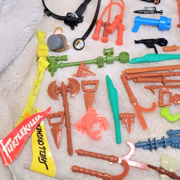 Lot Of 1990s TMNT Accessories Weapons Pieces/Parts Cards Vintage (SEE PICTURES) - Picture 2 of 11